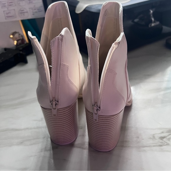 Like New Cream Cowboy Style Ankle boots - Picture 4 of 5